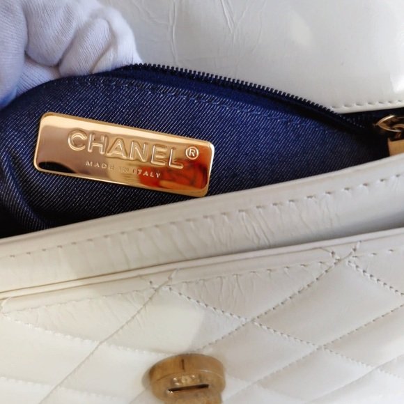 CHANEL Crinkled Calfskin Rope Flap White - Picture 9 of 9